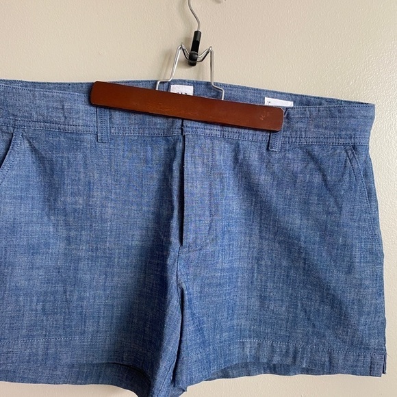 GAP Woman’s Size 14 3” Inseam Shorts Light Blue Pockets Clasp Closure - Picture 1 of 4